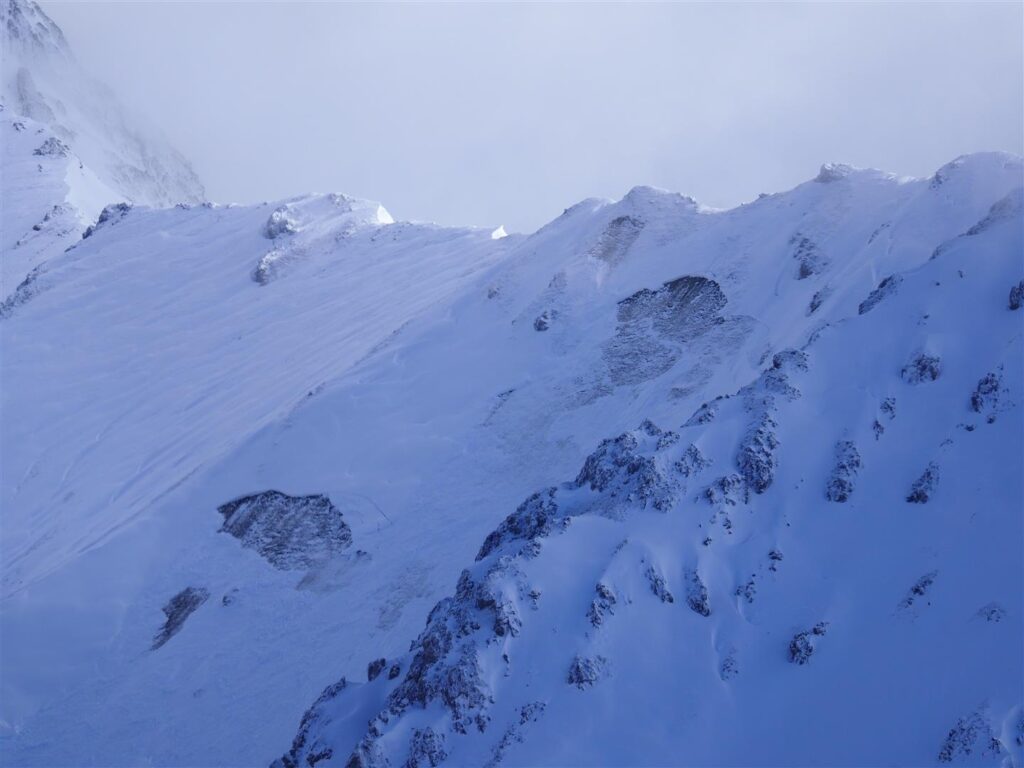 Gleitschneelawinen und Gleitschneerisse im Karwendel. ©LWD Tirol, 15.09.2024